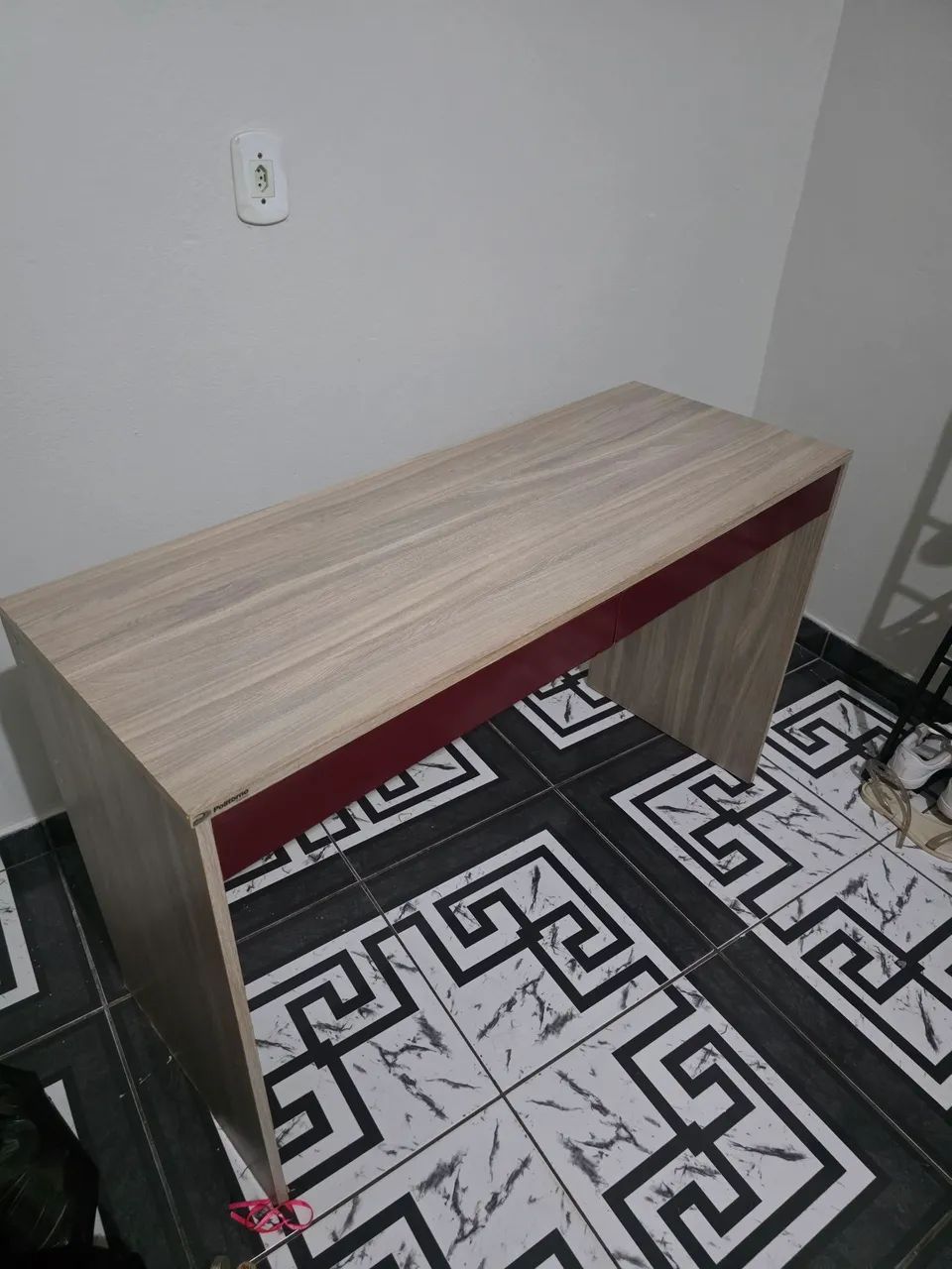 Vendo mesa com 2 gavetas - Foto 3