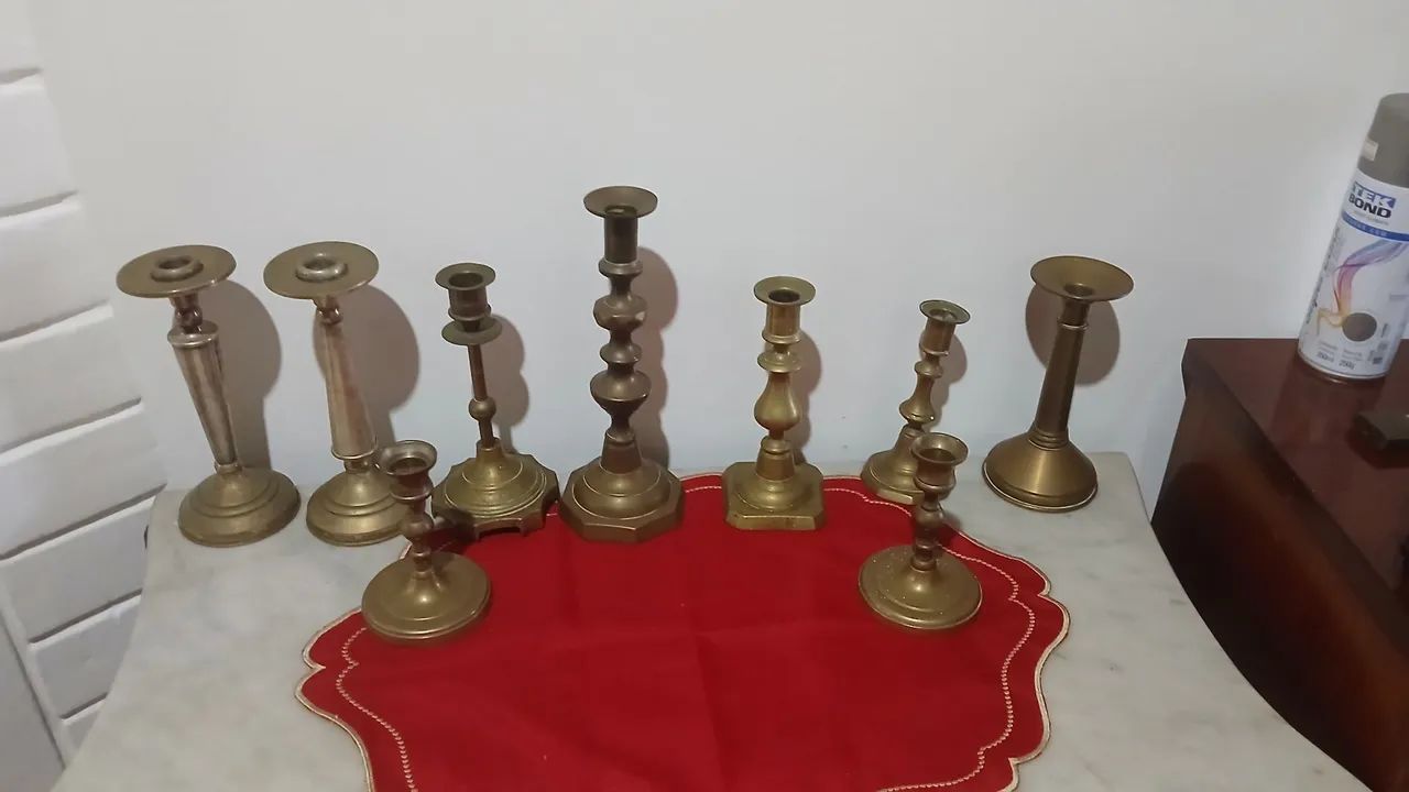 Castiçais e candelabros são 9
