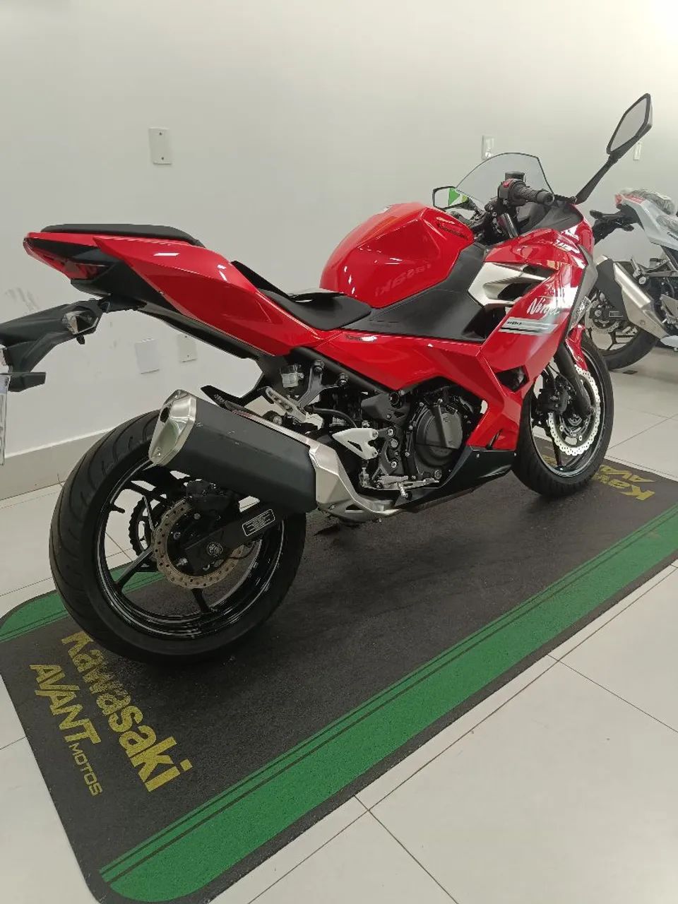KAWASAKI NINJA 400 - Foto 5