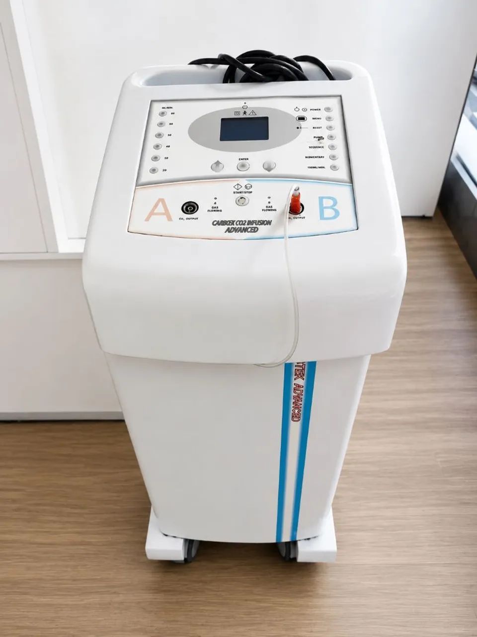 Aparelho CARBTEK CARBOXITERAPIA COM RACK
