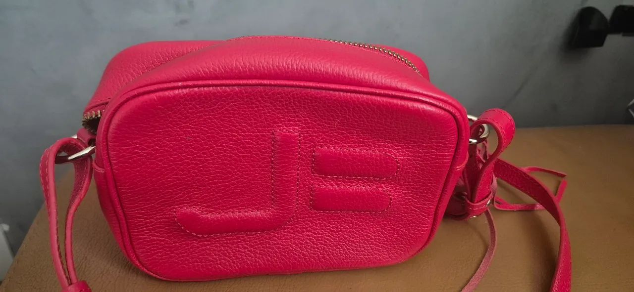 Bolsa pequena de couro vermelha da marca Jorge Bischoff com Barbicacho. - Foto 3