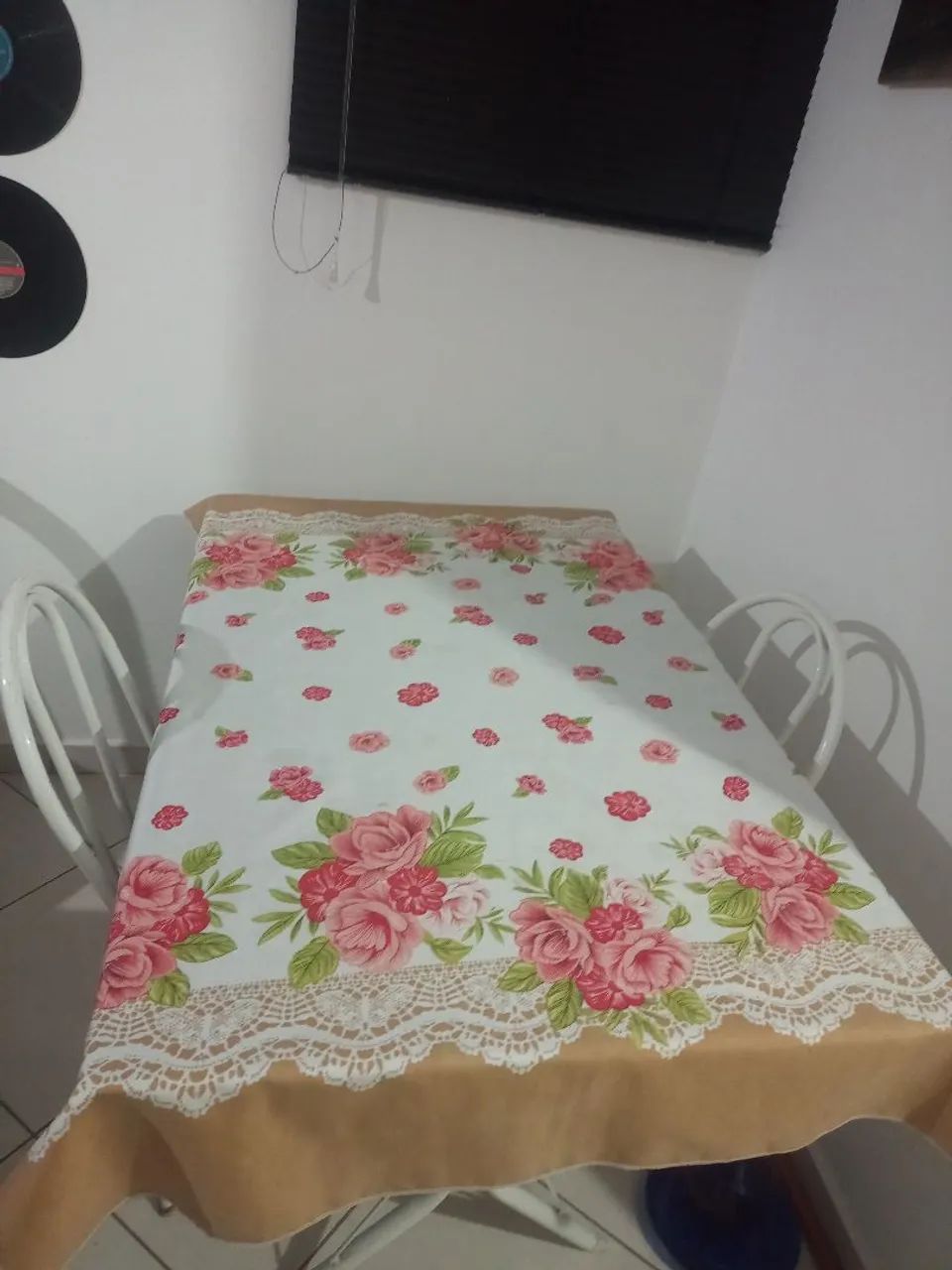 Mesa com duas cadeiras  - Foto 3
