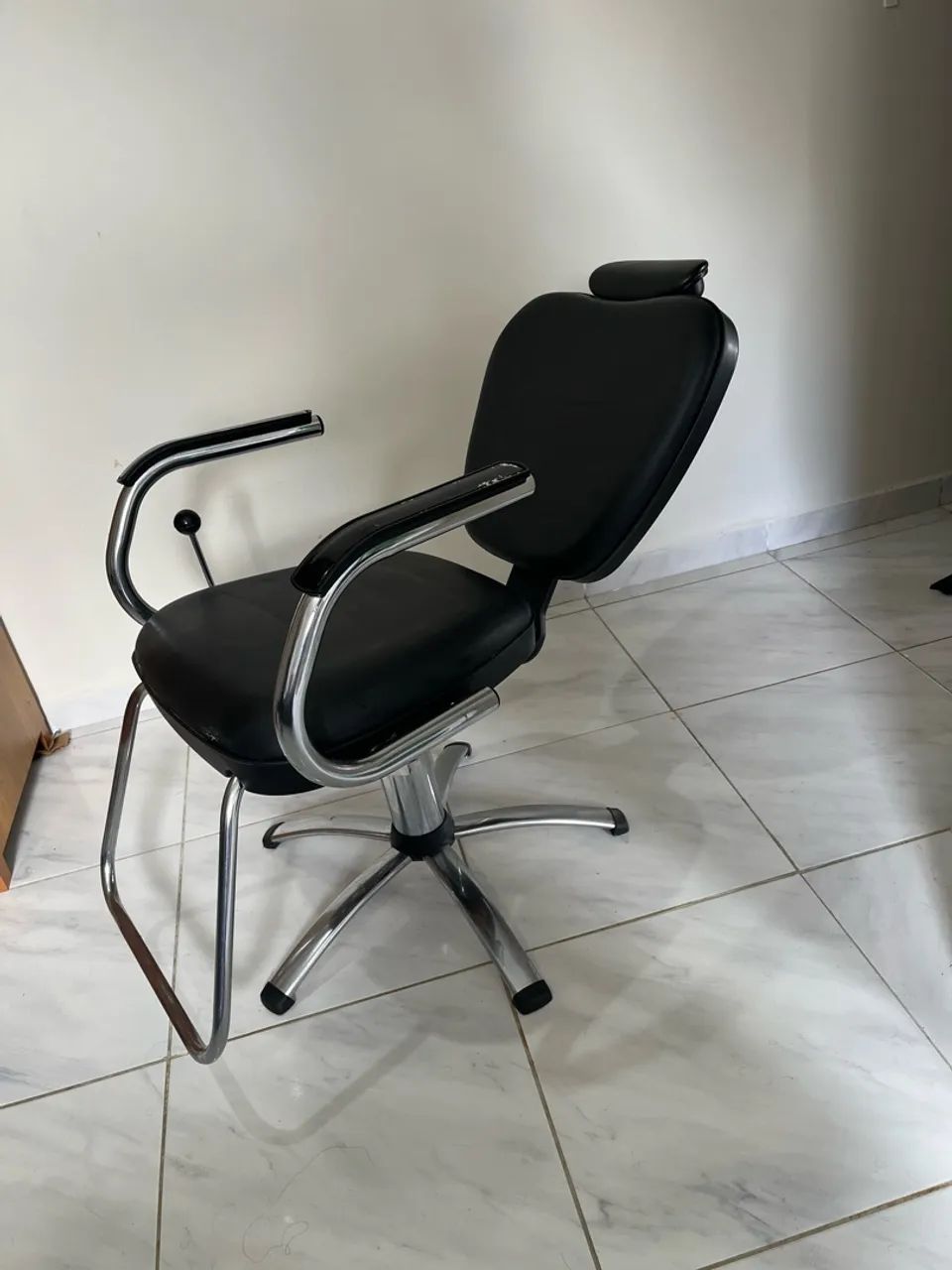 Cadeira de barbeiro ou maquiadora DOMPEL 