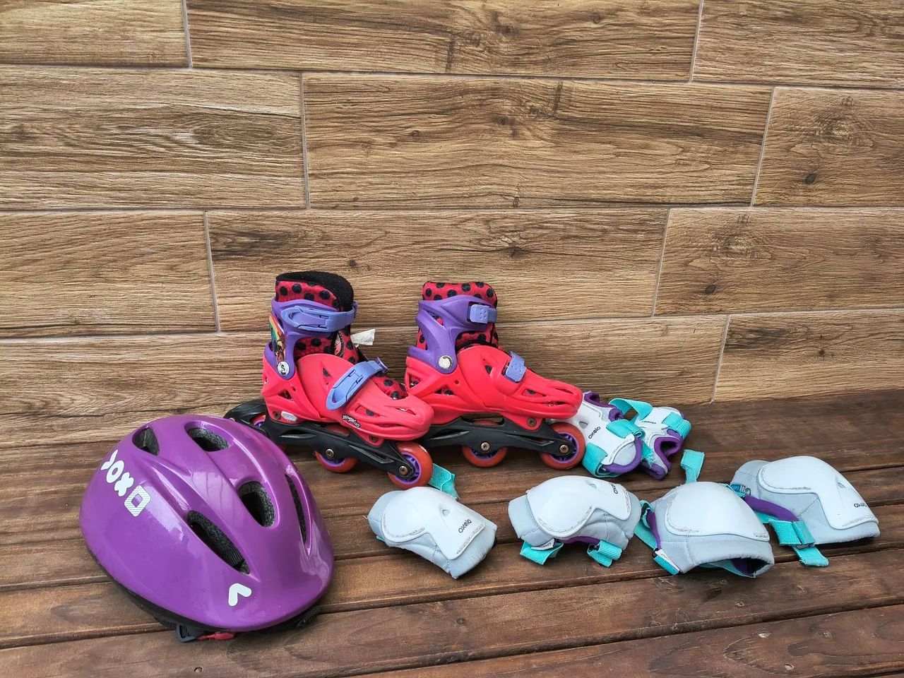 Roller infantil Ladybug 31 a 34 ajustável, capacete e kit proteção  - Foto 4