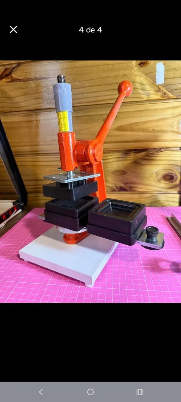 Máquina de botton semiautomatica quadrado 50x50mm com imã