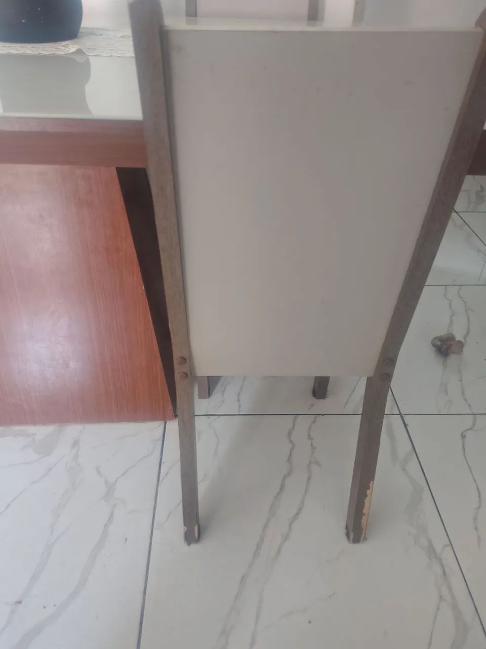 Mesa de madeira com tampo de vidro com 5 cadeiras    - Foto 3