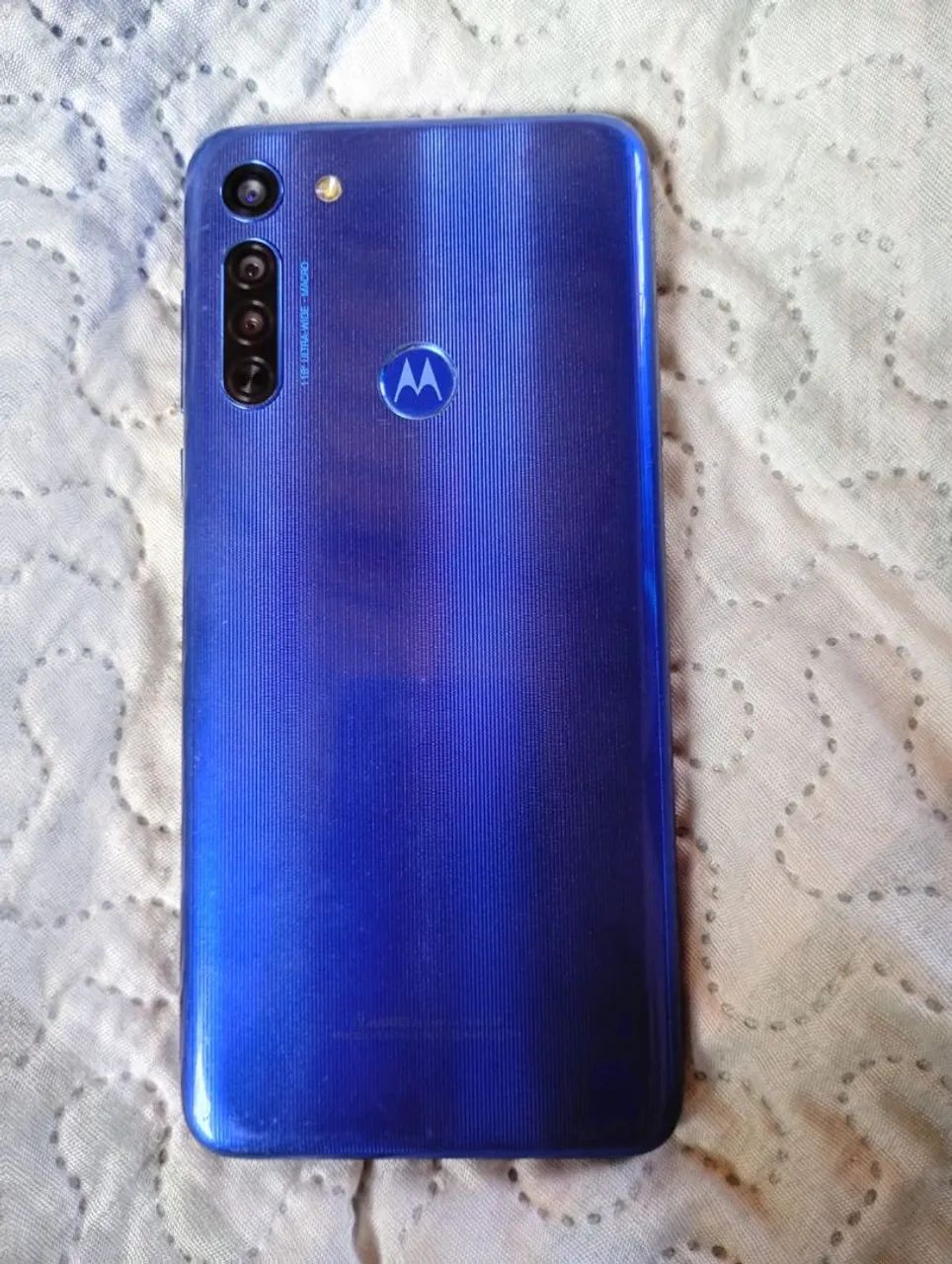 Vende se um celular Motorola g8