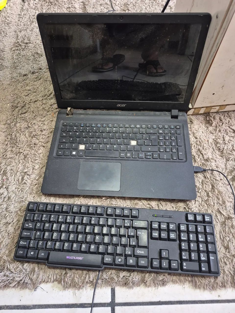 Tv 32 não e smart e notebook com a tela quebrada  - Foto 4