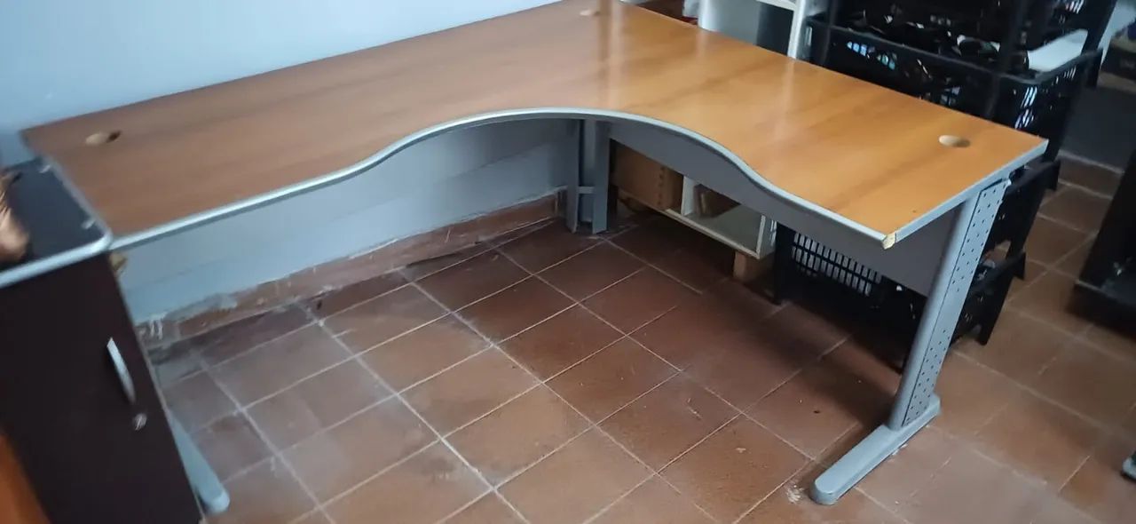 Mesa de escritório em L
