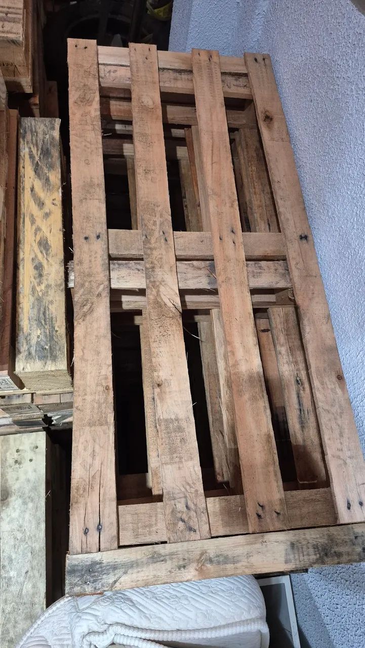 Pallets seminovos medida 1.20mt por 0.50 centímetros, ideal para cerquinhas decorativas. - Foto 2