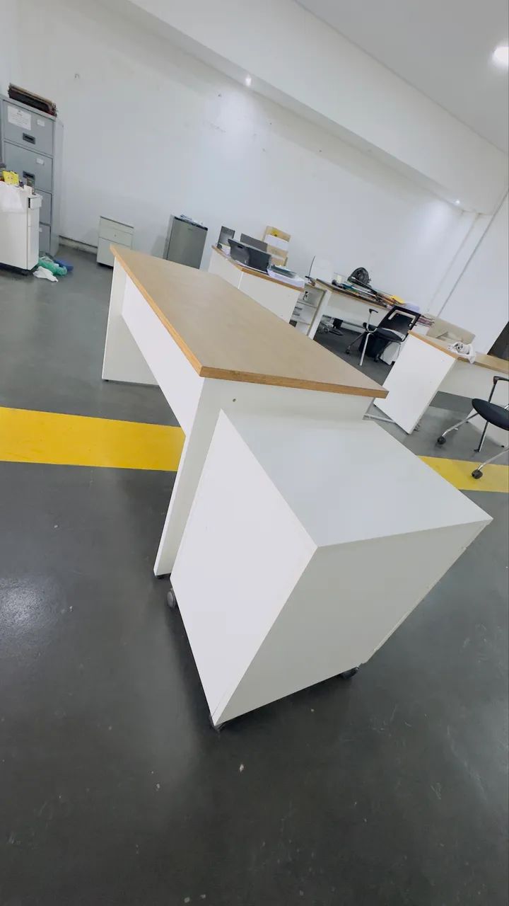 Mesa de escritório com gaveteiro móvel totalmente em MDF - Foto 3