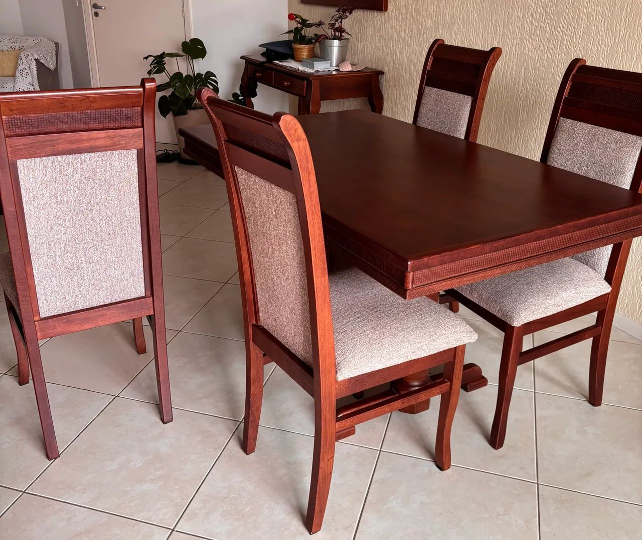 Mesa de Jantar Rústica em Madeira Maciça com 4 Cadeiras - Excelente Estado - Foto 3