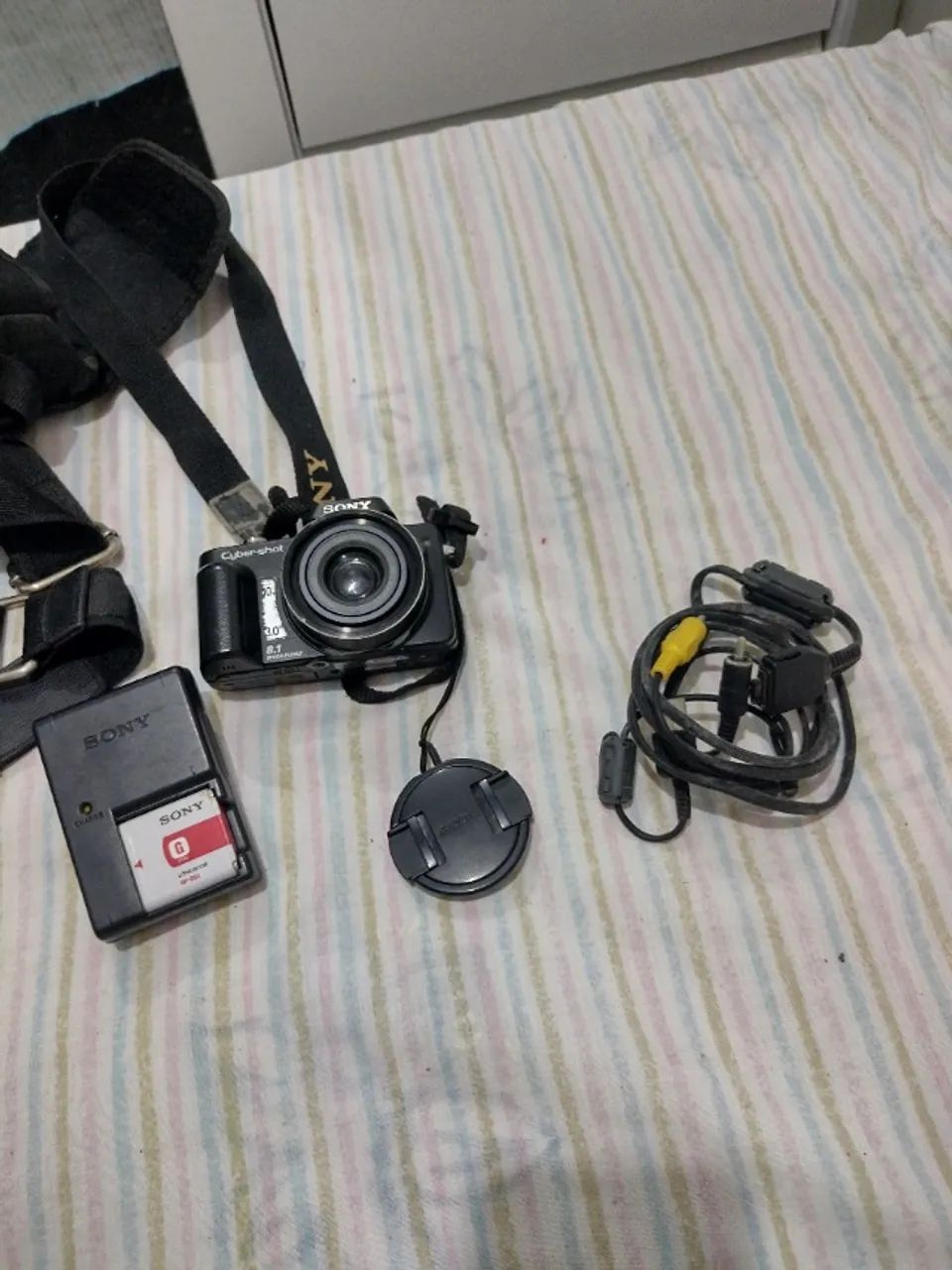 Câmera Sony cyber shot 8.1. ZAP *66 - Câmeras e Filmadoras - Alto