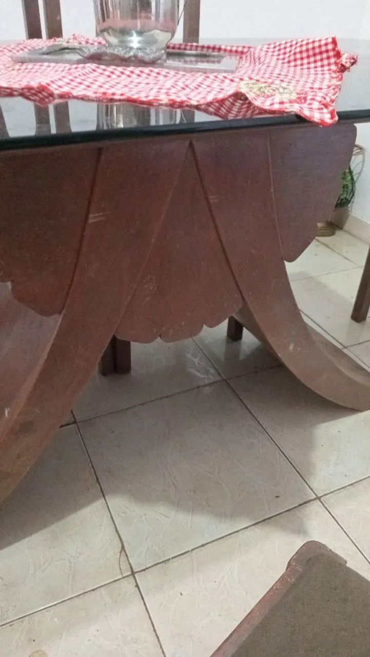 Mesa com 4 cadeiras 