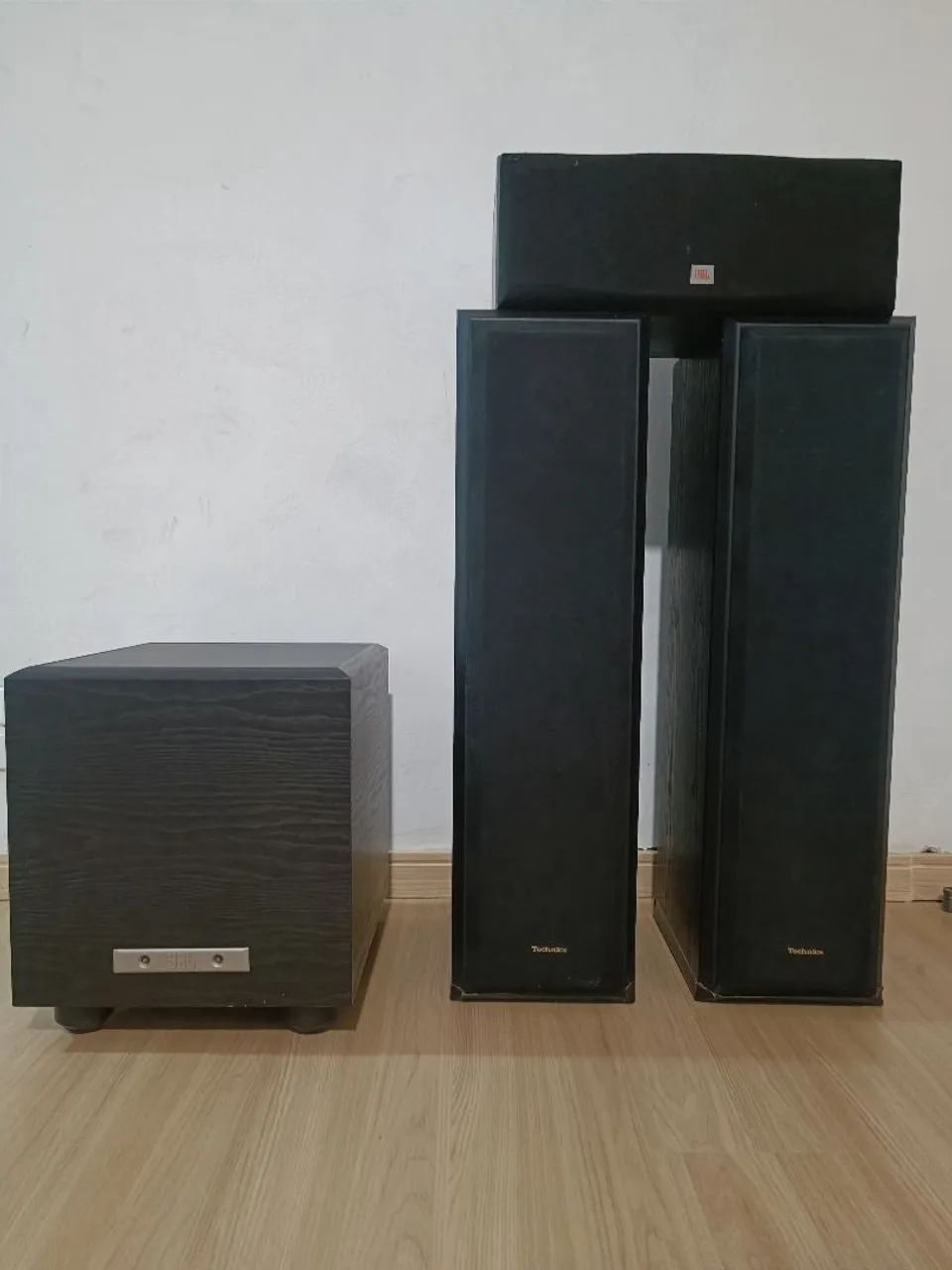 Subwoofer + caixas torre + Central 