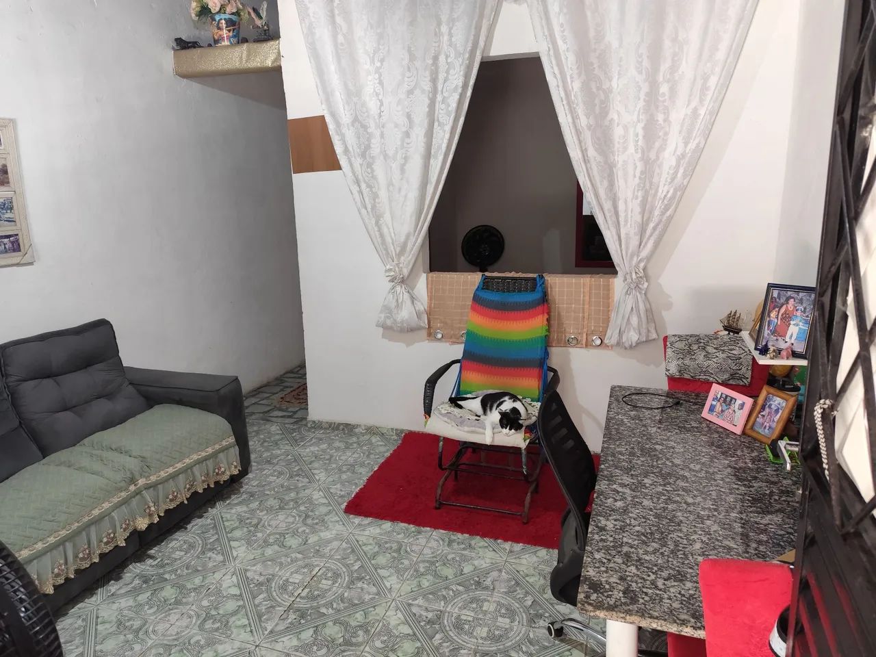 CASA CONFORTÁVEL E BEM LOCALIZADA. - Foto 3