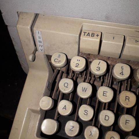 Máquina de escrever olivetti - Foto 6