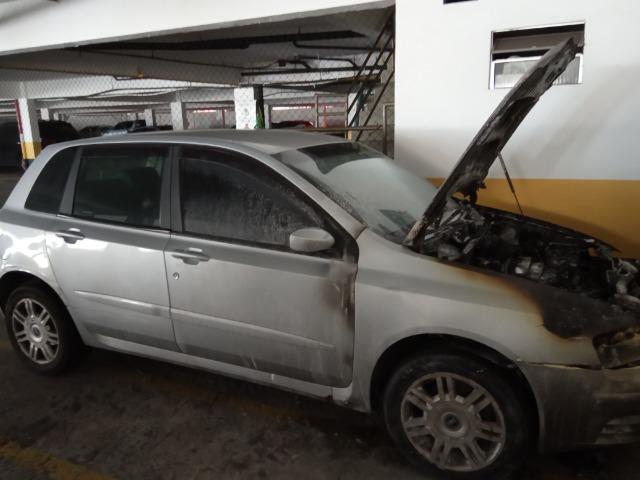 Fiat Stilo Conect - prata - 2004/05 - Gasolina 1.8 - 16v -122cv - Foto 2
