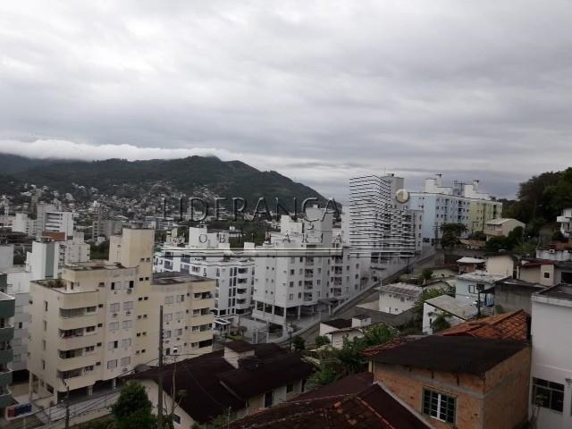 Apartamento, Serrinha, 1 dormitório, sala com sofá cama e rack, cozinha com armários, área - Foto 9