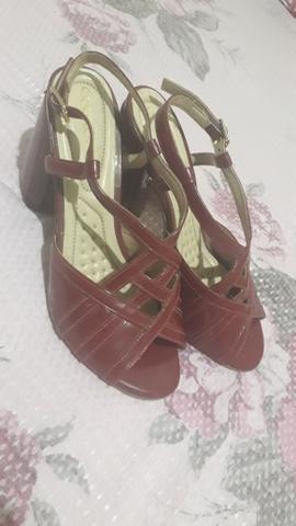 Vendo sapato feminino , da marca couro café