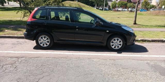 Peugeot 207 SW XR 1.4 8V Flex - Foto 8