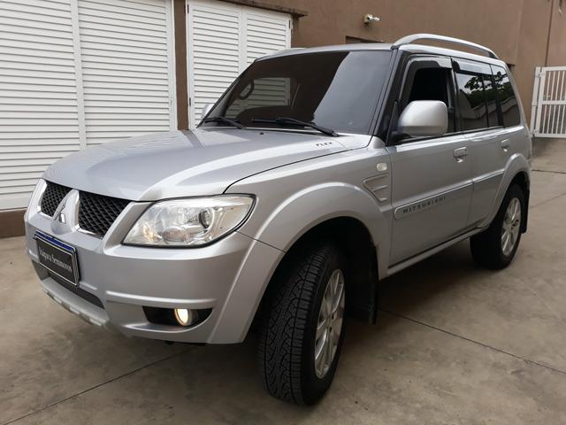 Mitsubishi TR4 câmbio manual 4x4 impecável 2011 C/ GNV - Foto 2