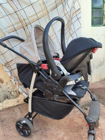 Carrinho e bebê conforto