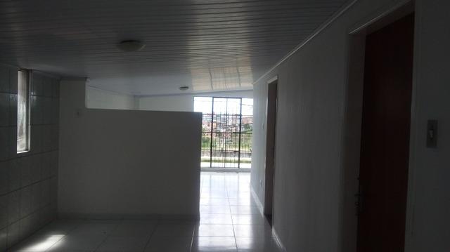 Casa Vila Canaria 1º andar Rua Principal Ótima Localização R$ 700,00 Ligue: 3215-4603 - Foto 7