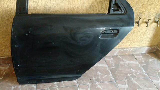 Porta traseira esquerda Chevrolet Cobalt - Foto 2