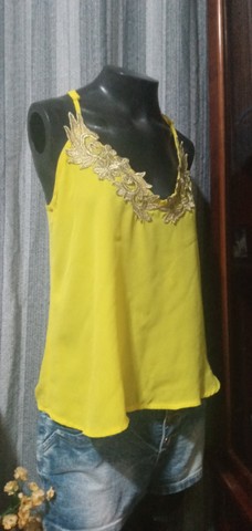 Blusa Regata Amarela com Bordado - Tam. G - Foto 2