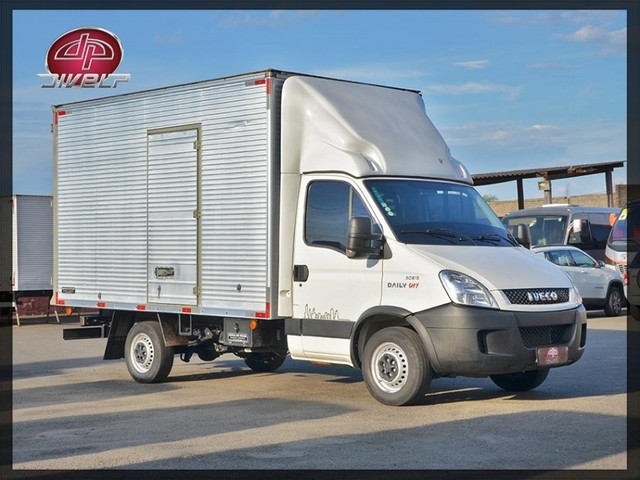 IVECO DAILY CITY 30S13 COM BAÚ 2019