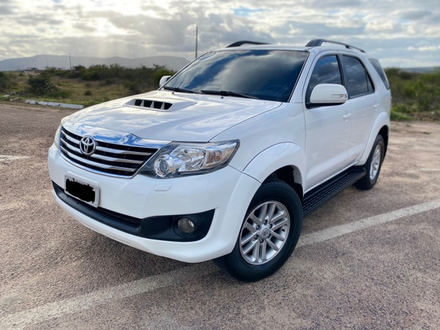 TOYOTA HILUX SW4 SVR 3.0 4X4 DIESEL MUITO NOVA 7 LUGARES