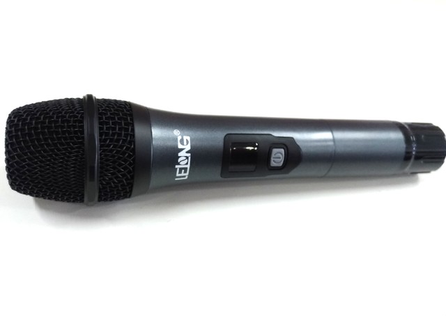 Microfone Sem Fio profissional Lelong LE-909 Com Visor Alcance 30 - 50 M