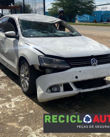 Sucata de jetta 2.0 aspirado 2012 para retirada de peças 