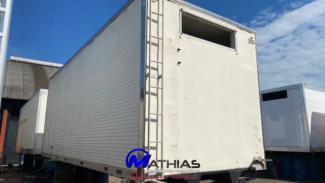 Bau frigorífico para caminhão Toco 6.50mt Marca Ibiporã Ano 2015 Portas tripartida