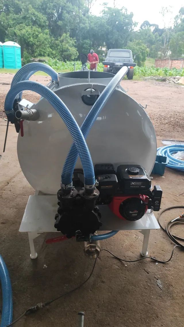 Tanque limpeza banheiro químico 