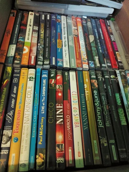 Lote com Aprox 1400 dvds originais vários gêneros  - Foto 6