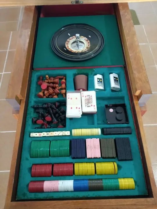 Mesa de Jogo Vintage com Acessórios
