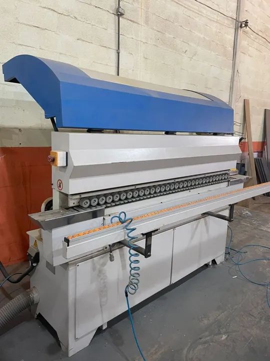 Coladeira de borda automática VIMA com 4 grupos.