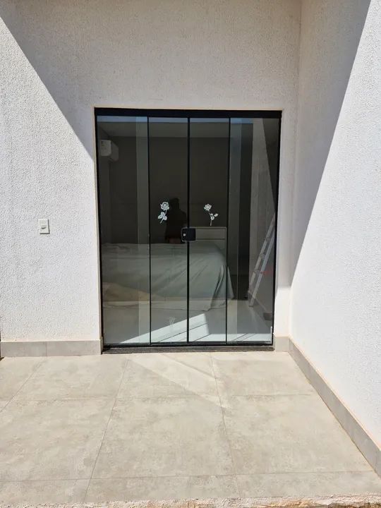 Porta de vidro com design moderno para sua casa! - Foto 3