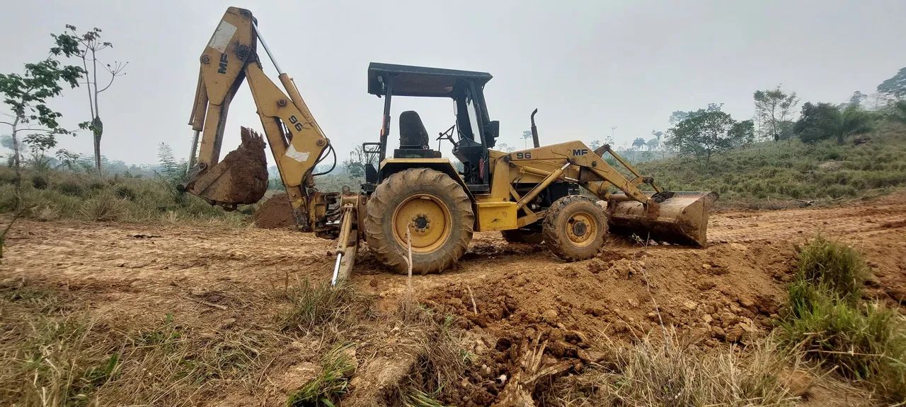 Retroescavadeira MF 96 traçada 2008 - Foto 6