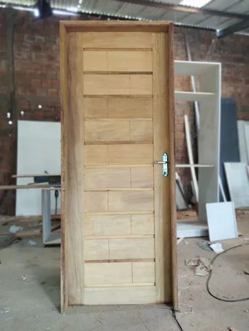 Porta de madeira de primeira completa 