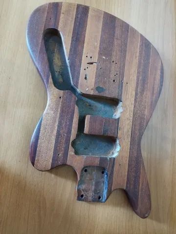 Dois corpos de Guitarra 