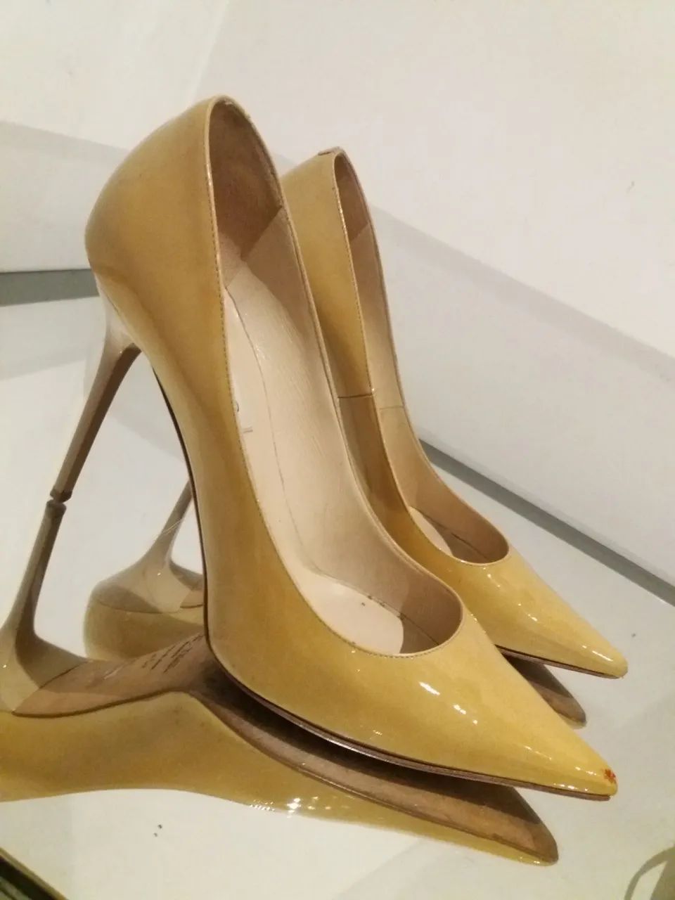 SCARPIN CLÁSSICO JIMMY CHOO. SALTO 11 CM. LINDÍSSIMO