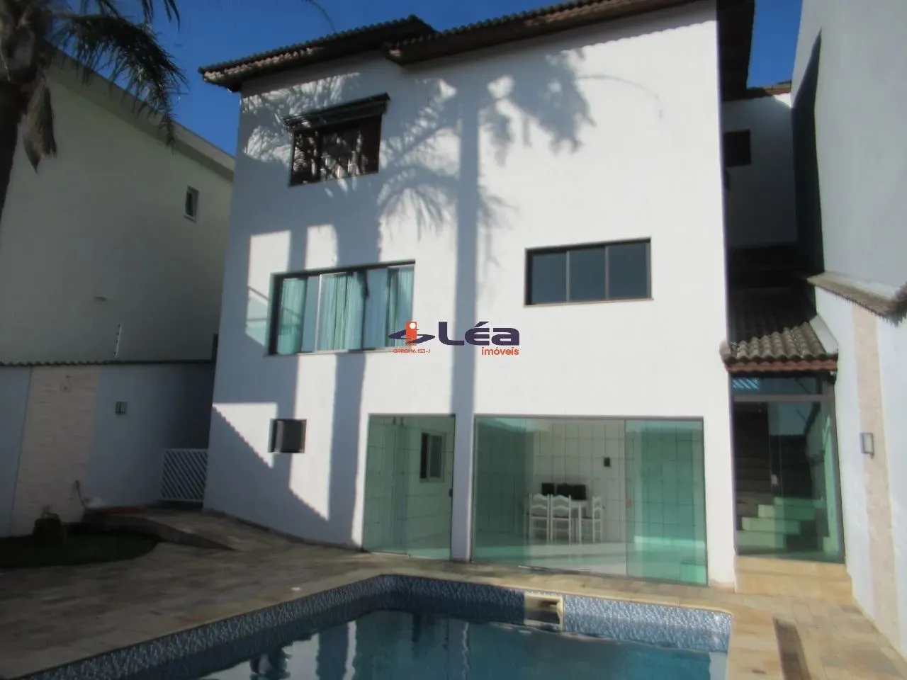 Sobrado à venda em Suzano-SP, Jardim Suzano: 3 quartos, 1 suíte, 2 salas, 2 vagas de garag