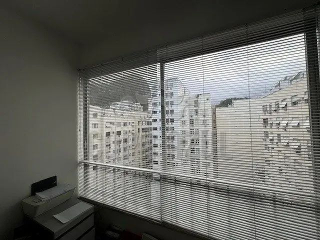 VENDO EM COPACABANA SALA REFORMADA.