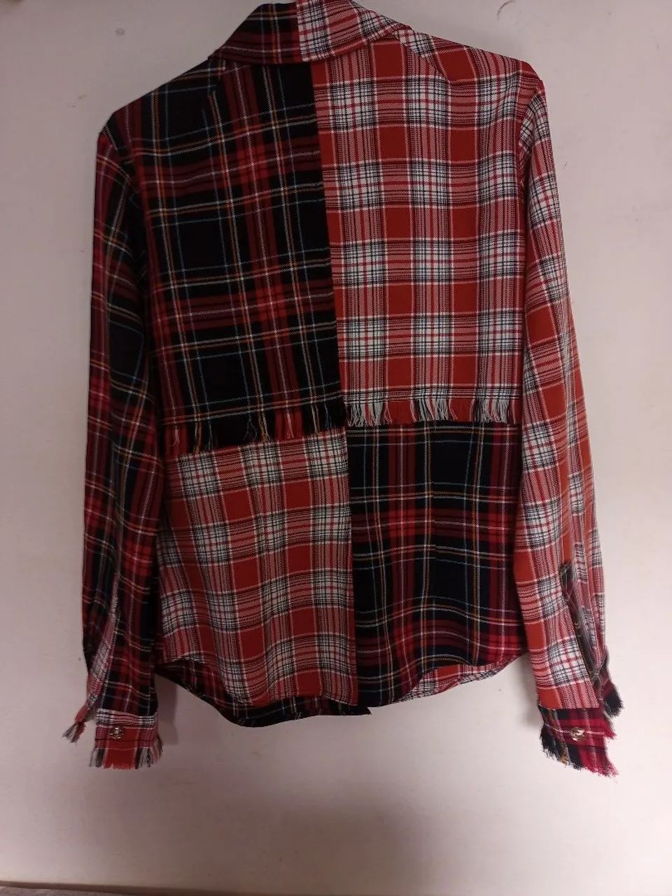 Camisa xadrez feminina com franjas  - Foto 3