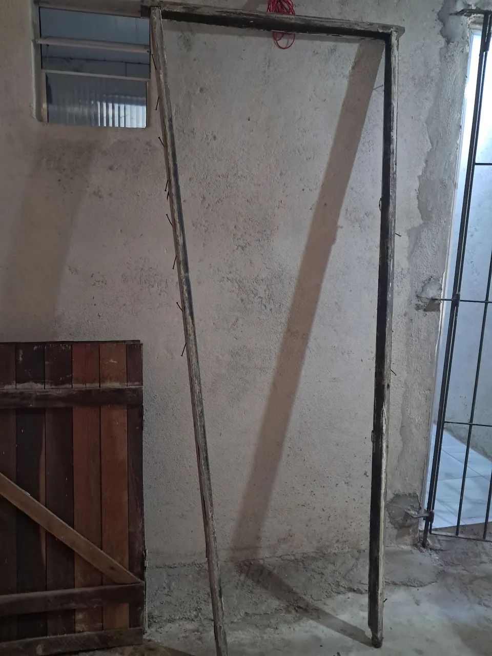 Porta de madeira maciça partes  com forro, em perfeito estado..  - Foto 3