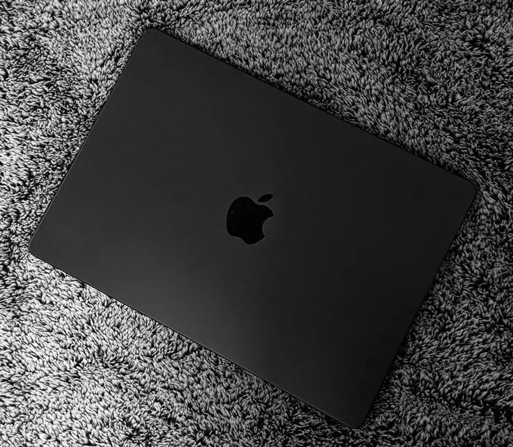 MacBook Pro M4 14 Polegadas - 16GB RAM / 512GB SSD - Space Black