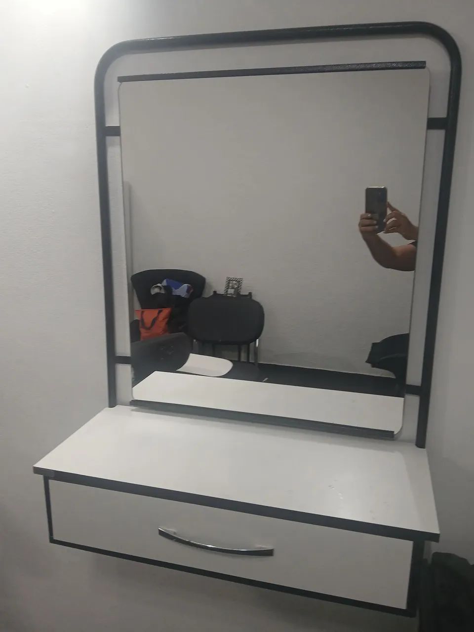 Penteadeira com Espelho e Gaveta - Elegância para seu espaço! - Foto 3